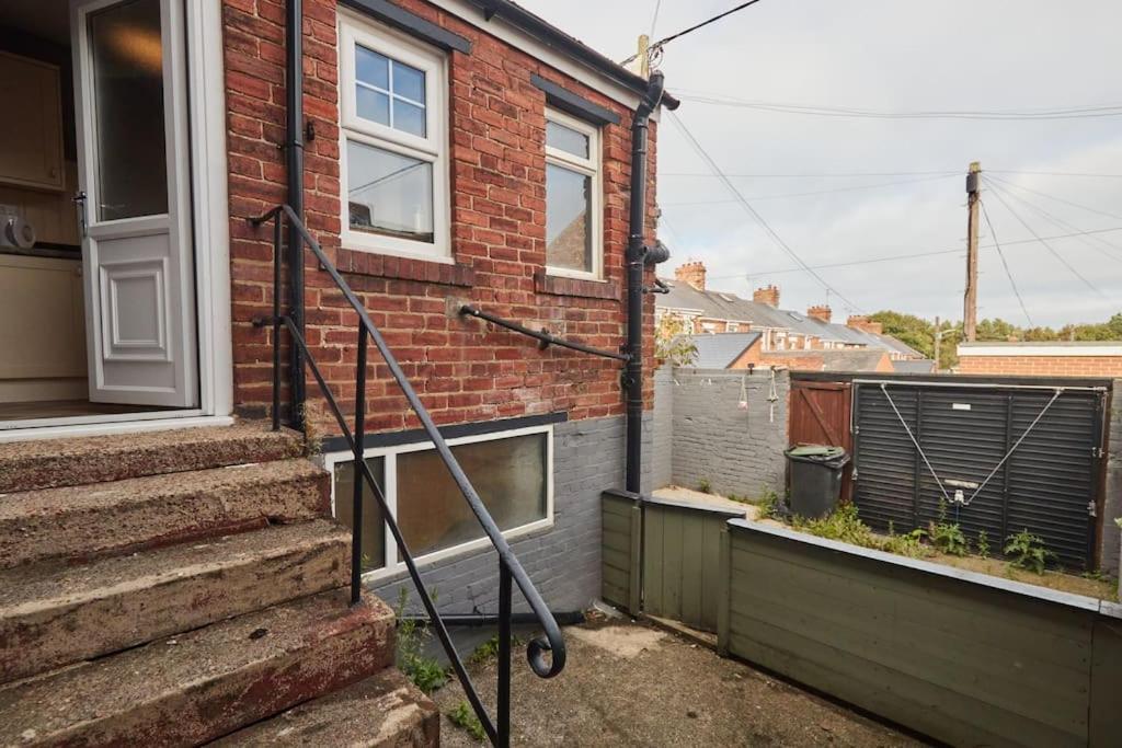 Cosy 3-Bedroom House In Seaham - Street Parking Экстерьер фото